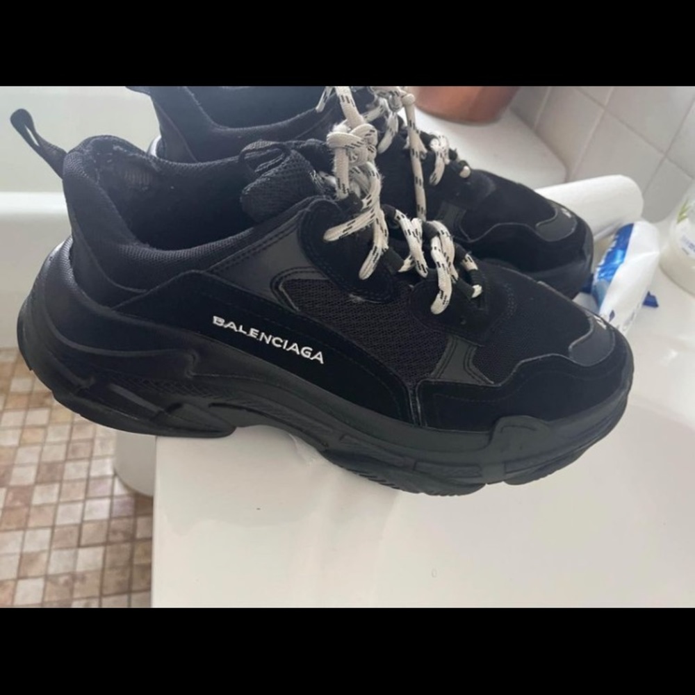 BALENCIAGA Still in good Use,  No box, authentic triple S size 10/43btw